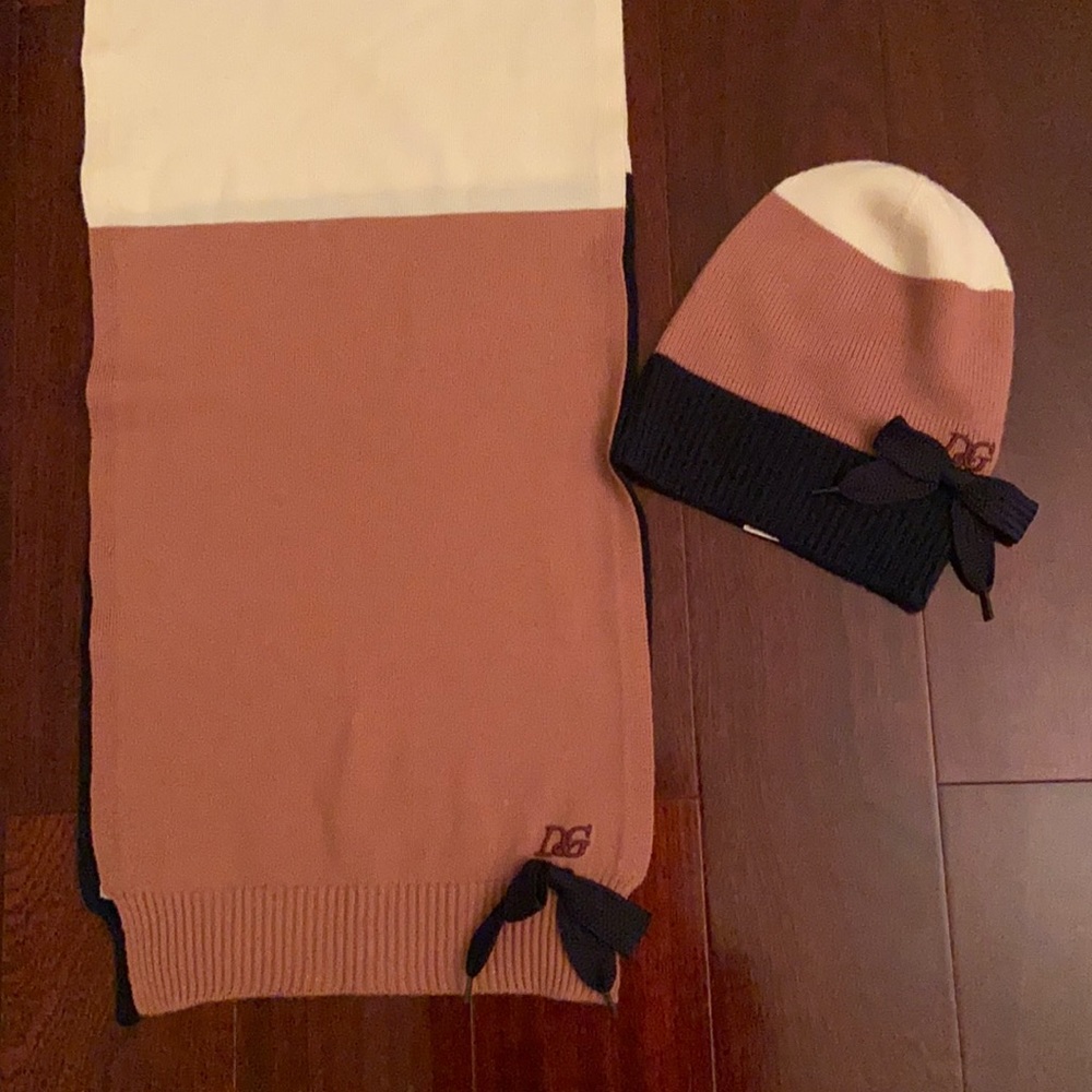 Dolce and Gabbana Junior hat and scars set
